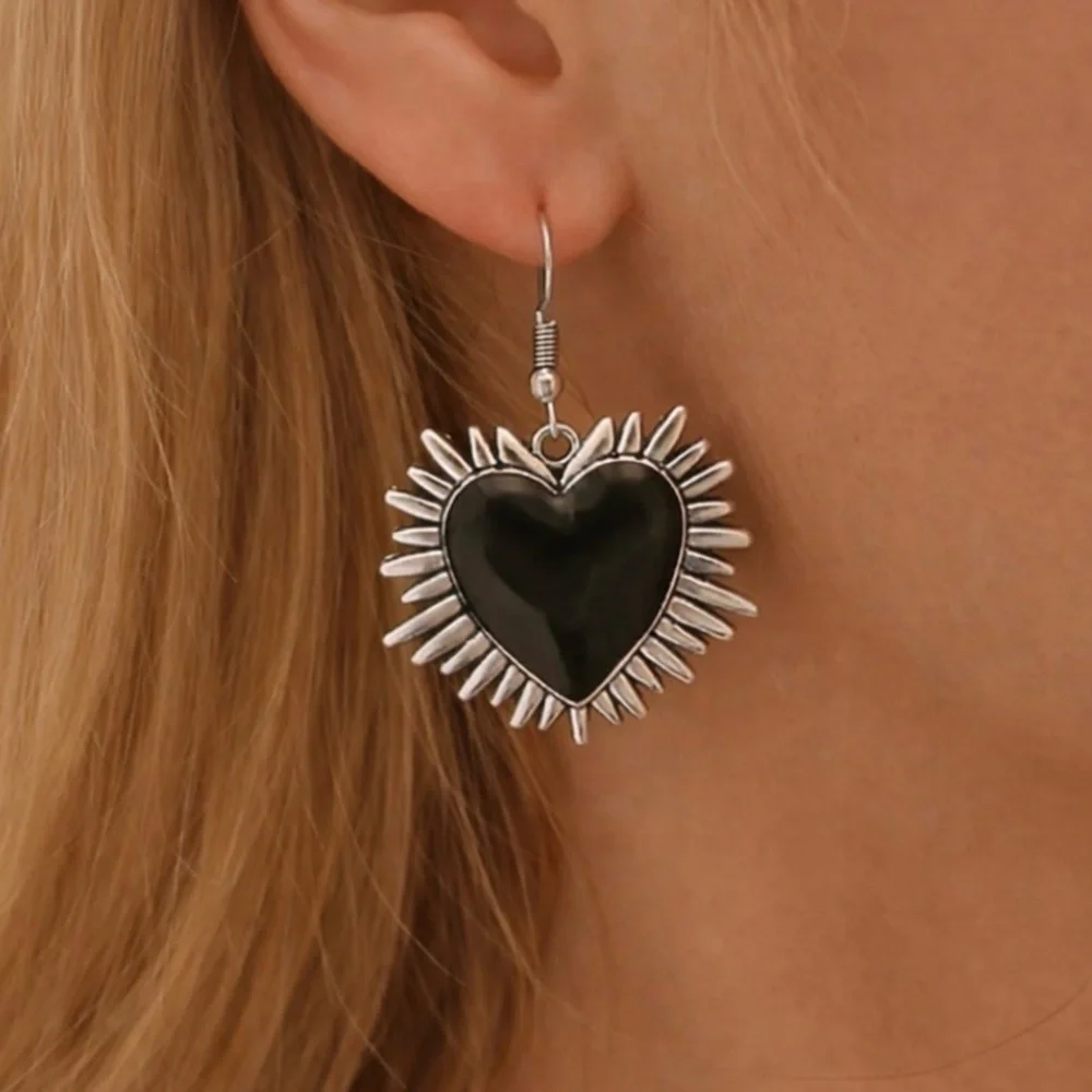 ✨ModCloth Morven Black Silver Heart Earrings
